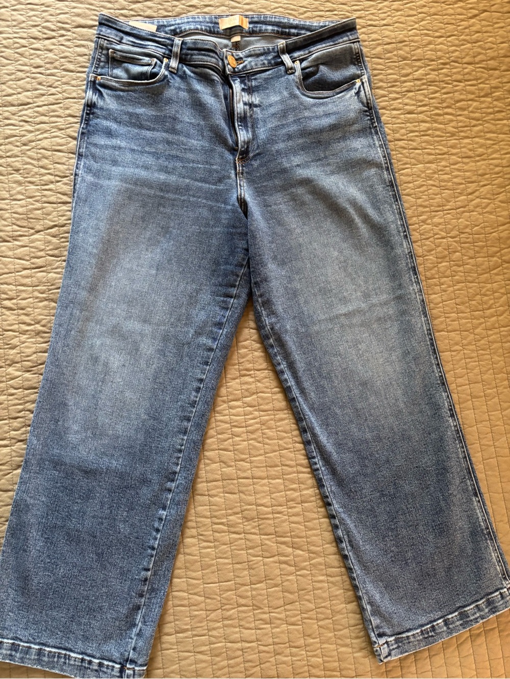 Kut from the Kloth Straight-Leg Jeans in Medium Blue Wash